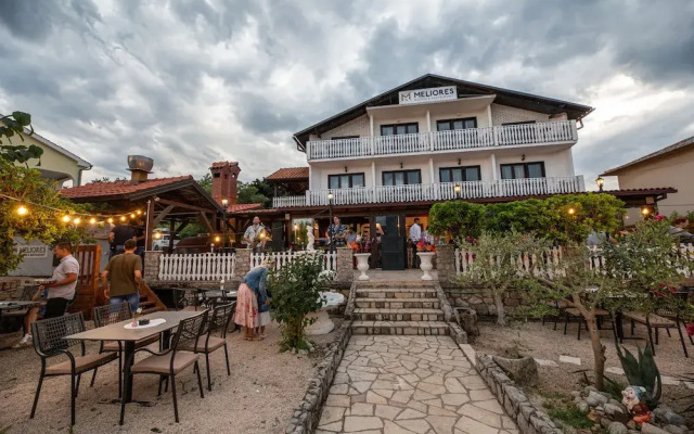 Apartments Vugica Šilo