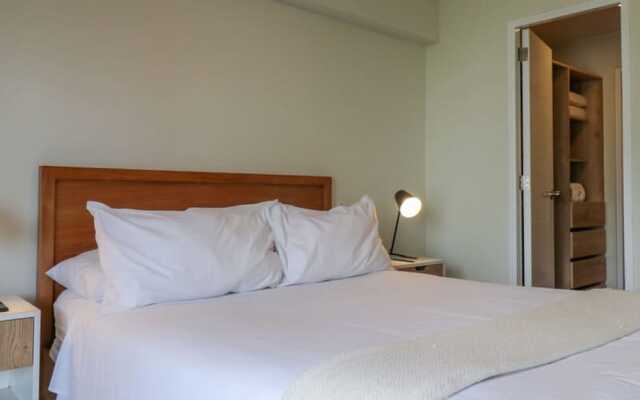 w Fascinating 1BR With Balcony in Miraflores