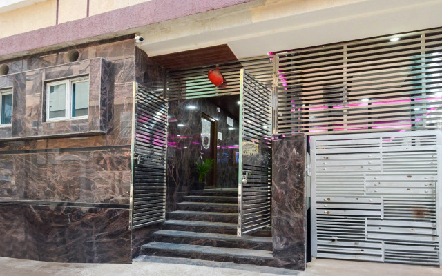 Super Townhouse Kokapet Near GAR