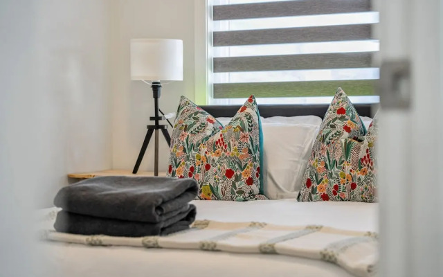 Affordable Long-term Stays Welcome 1BR Suite