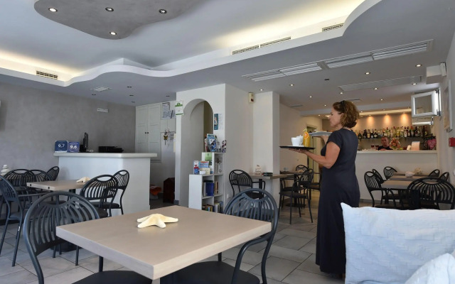 Alexandros Suites & Apartments