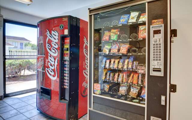 Motel 6 Windsor Locks, CT - Hartford