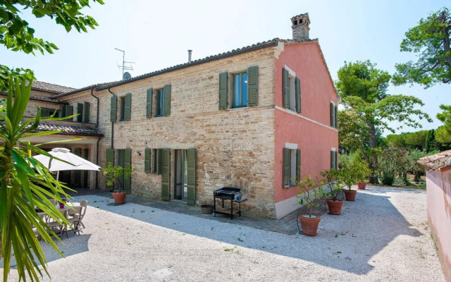 Stunning Apartment in Pesaro With Wifi and 6 Bedrooms