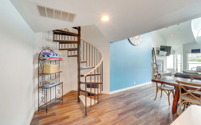 Beautiful Condo w/ Balcony on Lake Chelan!