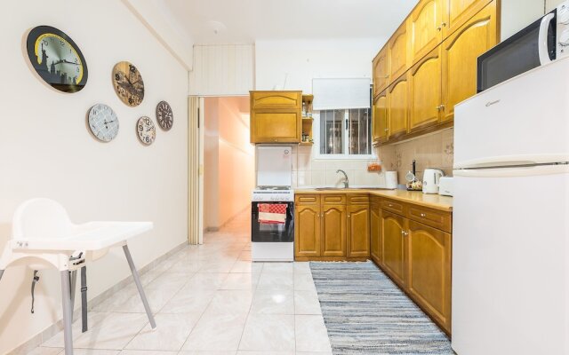 Cozy 2 Bedroom Apartment by Cloudkeys