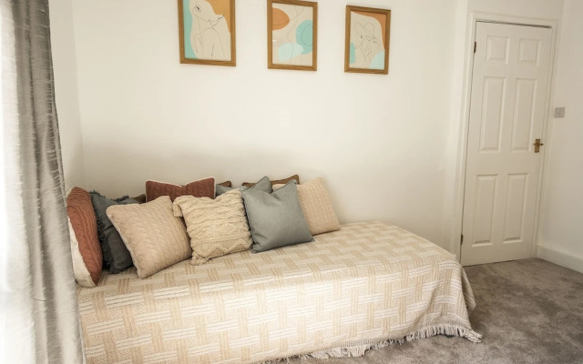 Stunning 1 Bedroom Apartment - Plymouth