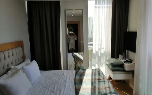 Aska Lara Riversuites