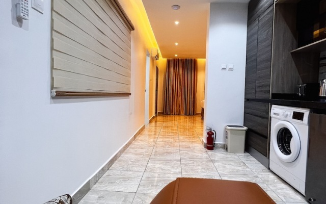 Adeloo Suites