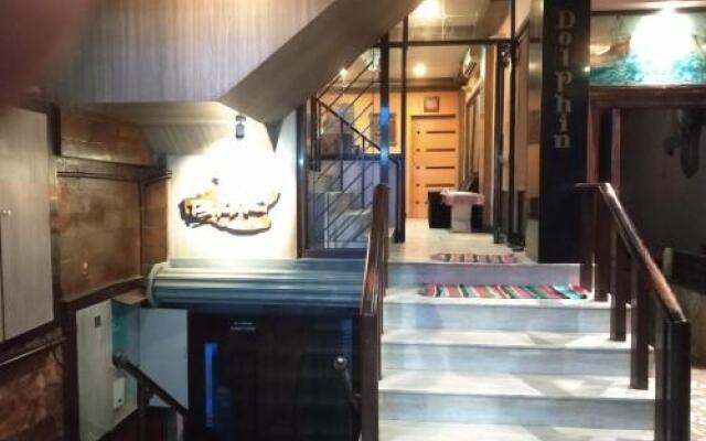 Dolphin Hotel
