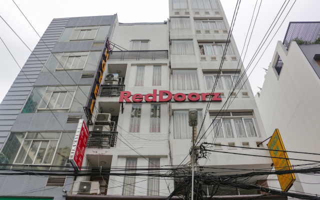 RedDoorz Diamond Hotel CMT8