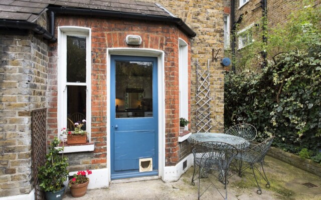 Spacious 1BR Garden Flat in Brixton