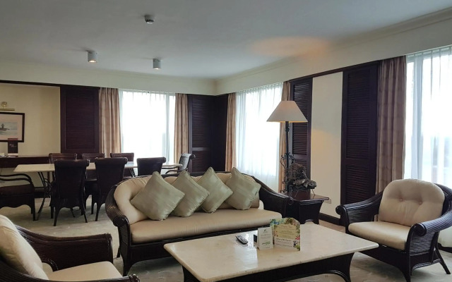 Waterfront Airport Hotel & Casino