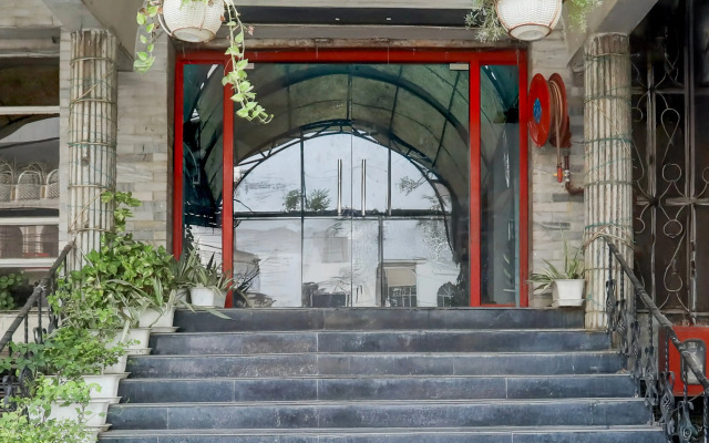 Super Townhouse Prayagraj Near Railway Station Formerly Santosh Palace