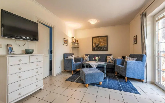 Apartment in Friedrichskoog-spitze With Parking