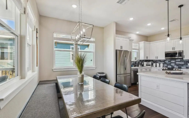 Sandy Cheeks Surfside