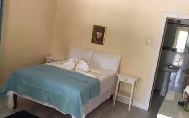 Arms Of Charms Guesthouse