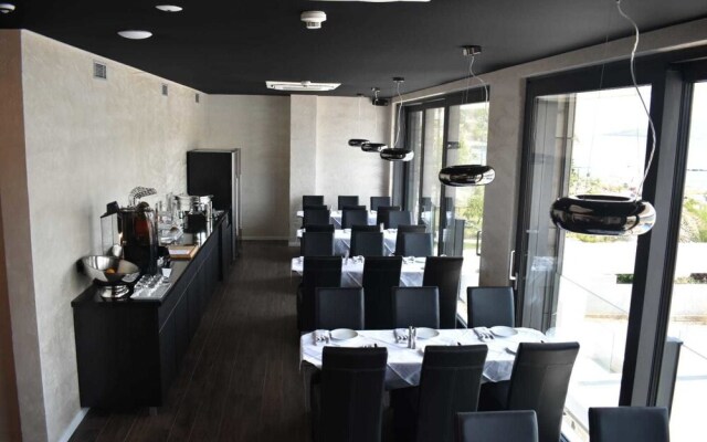 Sky Beach Aparthotel