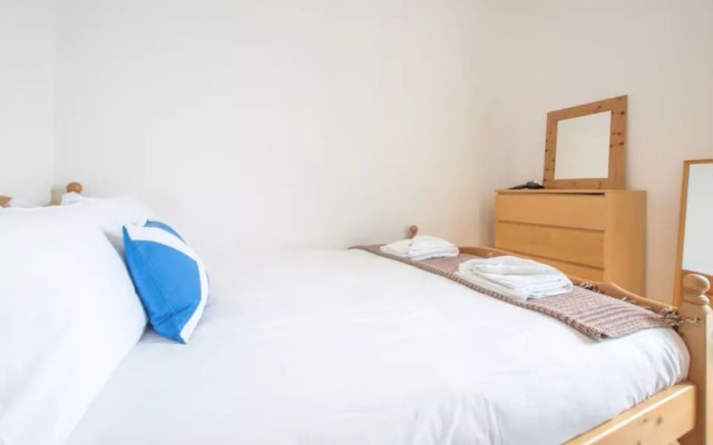 2 Bedroom Flat Near City Centre