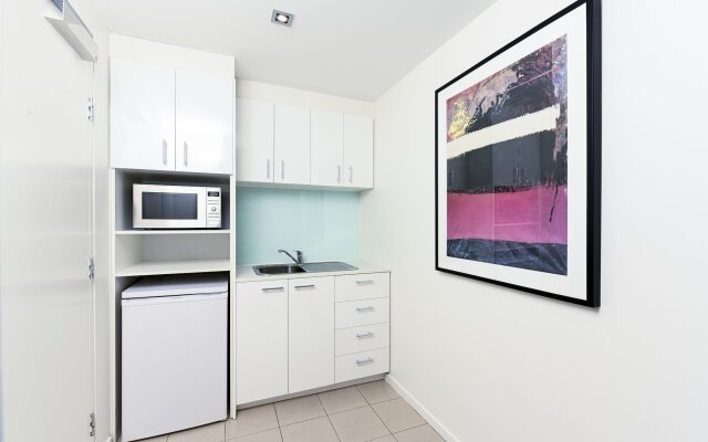 Brady Apartment Hotel Flinders Street