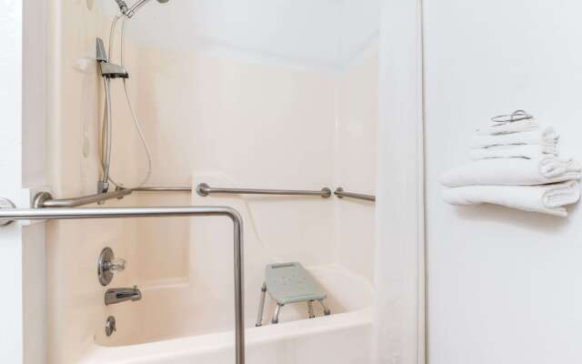 Super 8 by Wyndham Burlington