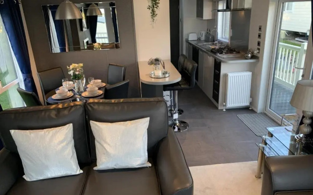 Lola Lodge - Luxury Hot Tub Retreat