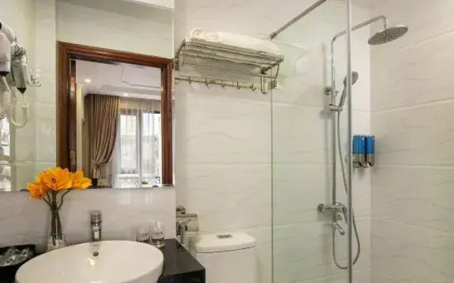 CBon Hotel Do Quang