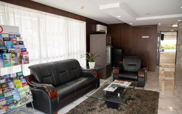 Quality Suites Alexander Inn