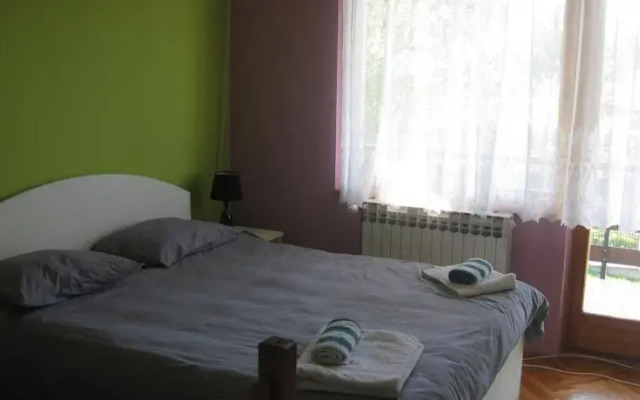 Guest House Ema