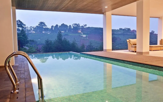 Kamala Villa 10 bedrooms with a private swimming pool