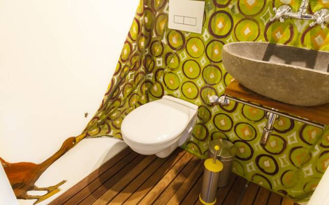 ArkaBarka Floating Hostel