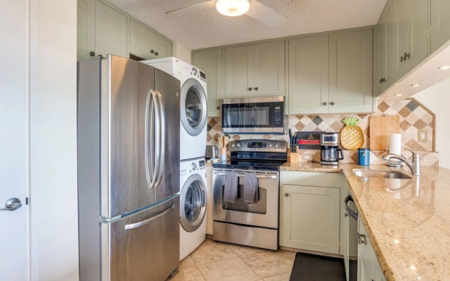 Calina's Maui Parkshore Kam lll