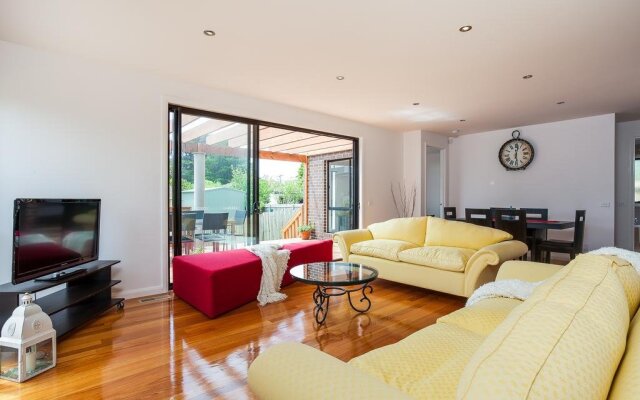 Barefoot Beach Holiday House