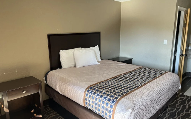 Westbridge Inn & Suites
