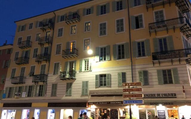 Chez Kari-top location in charming old town