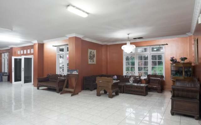RedDoorz Syariah near Taman Wisata Matahari