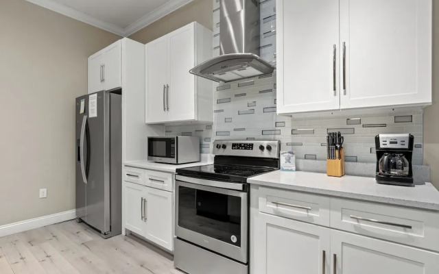 Spacious 4-bed, 3-bath Beach House Sleeps 12 for the Perfect Getaway