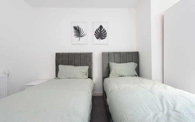 Stunning Luxury Stratford London 2 Bed Apartment