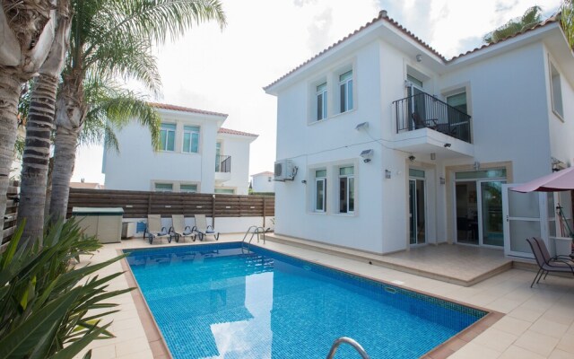 "3 Bedroom Villa With Private Pool in Protaras Center"