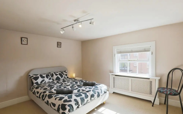 Charming 4-Bed Georgian Home in Central Worcester