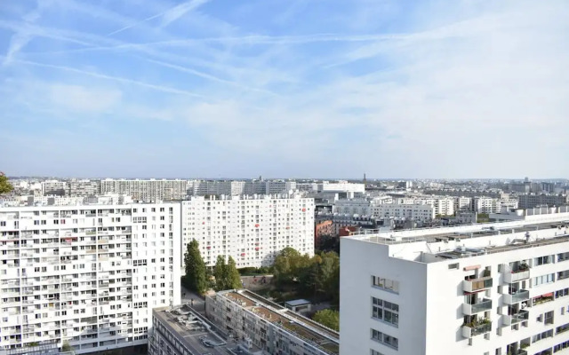 Top Floor 1 Bedroom Apartment Near Gare de Lyon