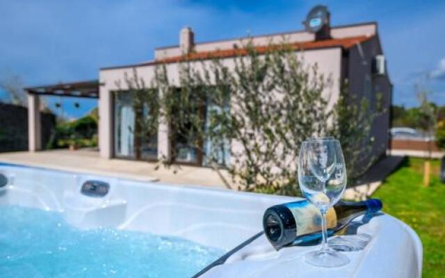 Bobo Family house with pool