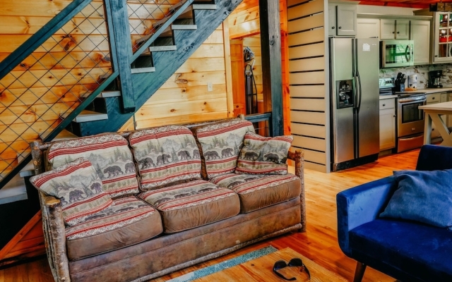 4BR Cabin w Private Pool & Hot Tub