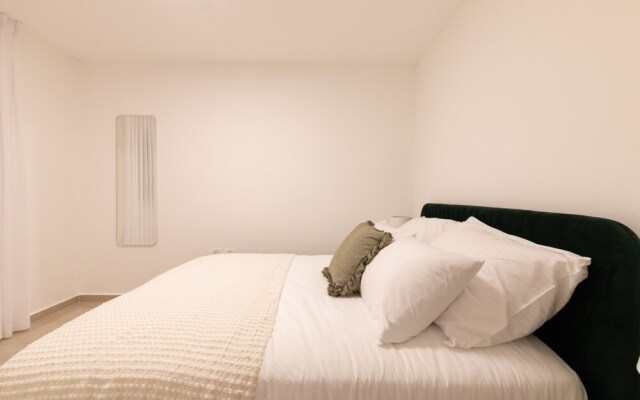 Huge & Lovely Unit 2BR 2BT By the beach