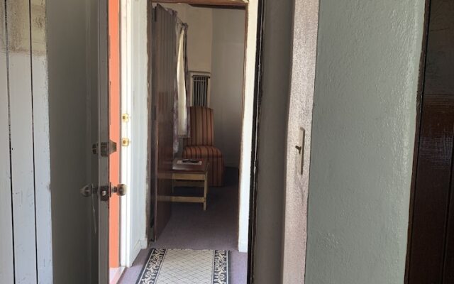 Cottonwood Court Motel