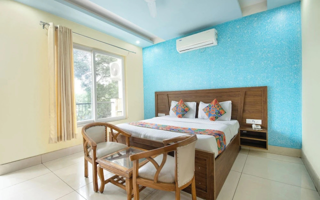 Fabhotel Crestwood Inn