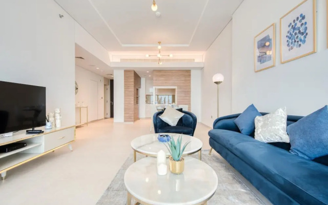 Urban 1BR w Golf Course Views