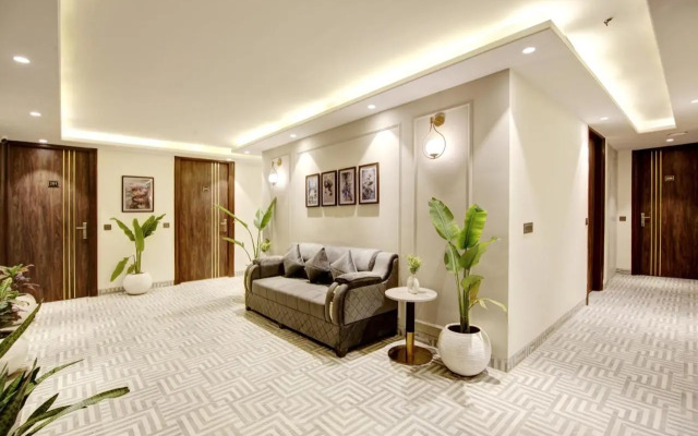 Saltstayz Premier – Galleria Market Road & Sector 27