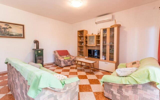 Nice Home in Sukosan With 4 Bedrooms and Wifi
