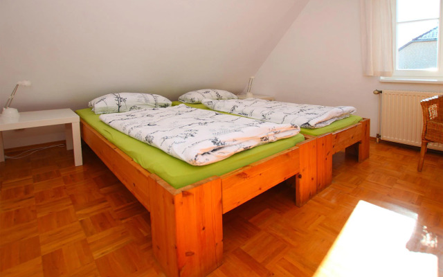 Flat in Klocksin with a garden