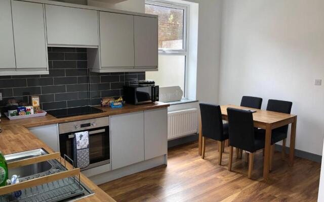 The Moo House - 2 Bedrooms Apartment - Stayseekers